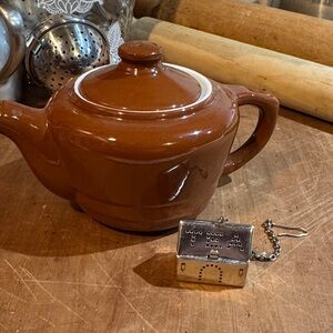 Elegant Brown Teapot with Infuser